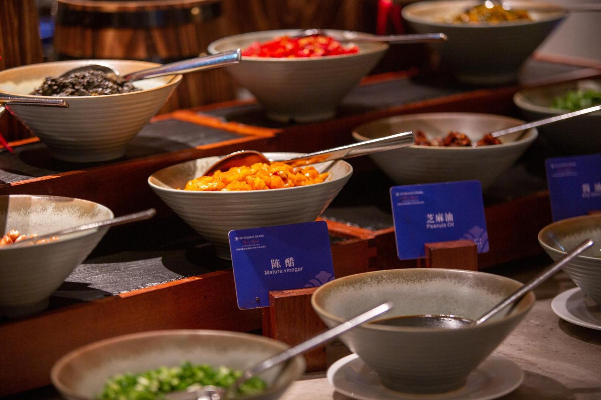 Wyndham Grand Plaza Royale Hot Springs Fenghuang Ξενοδοχείο Εξωτερικό φωτογραφία
