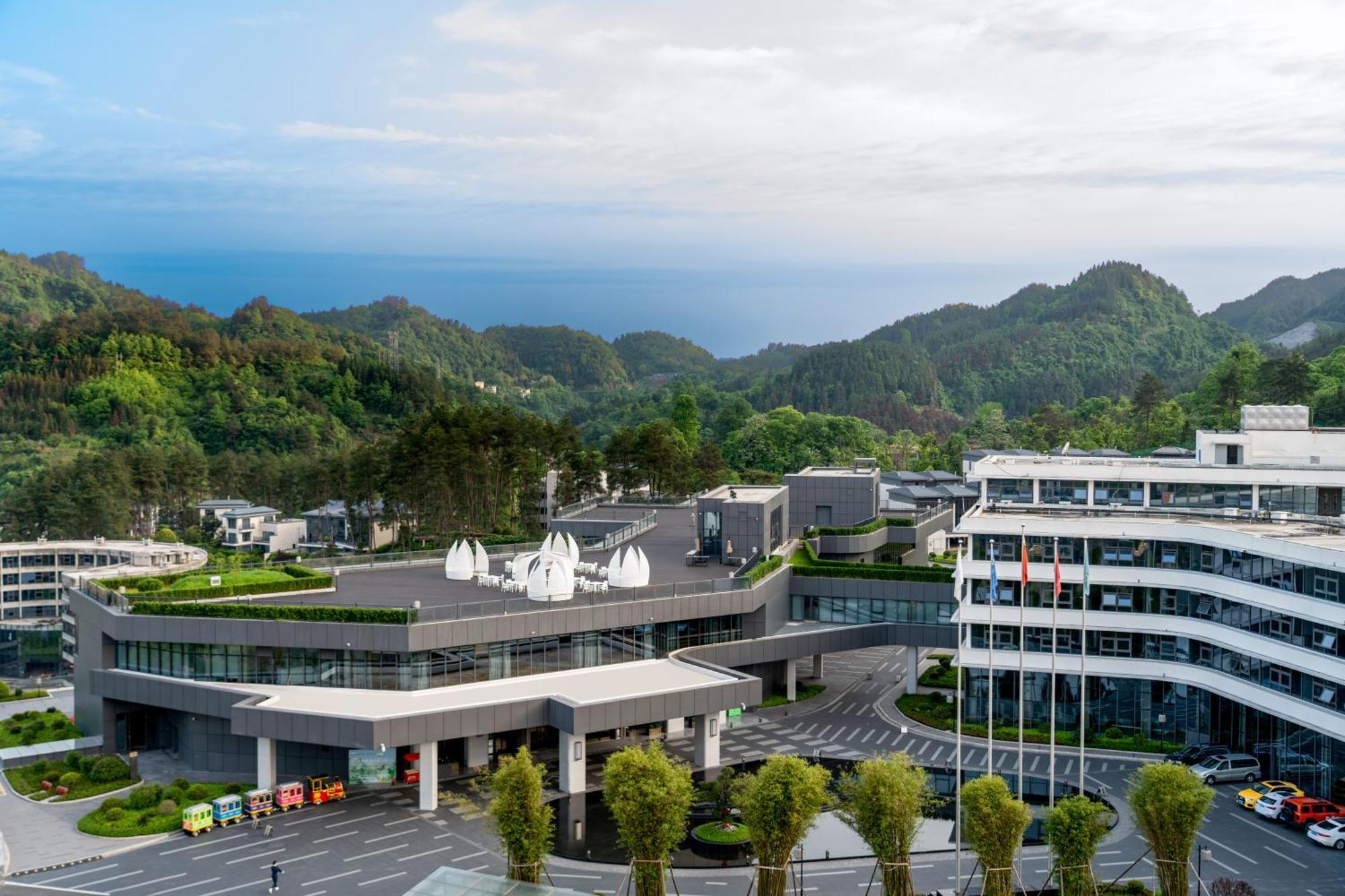 Wyndham Grand Plaza Royale Hot Springs Fenghuang Ξενοδοχείο Εξωτερικό φωτογραφία