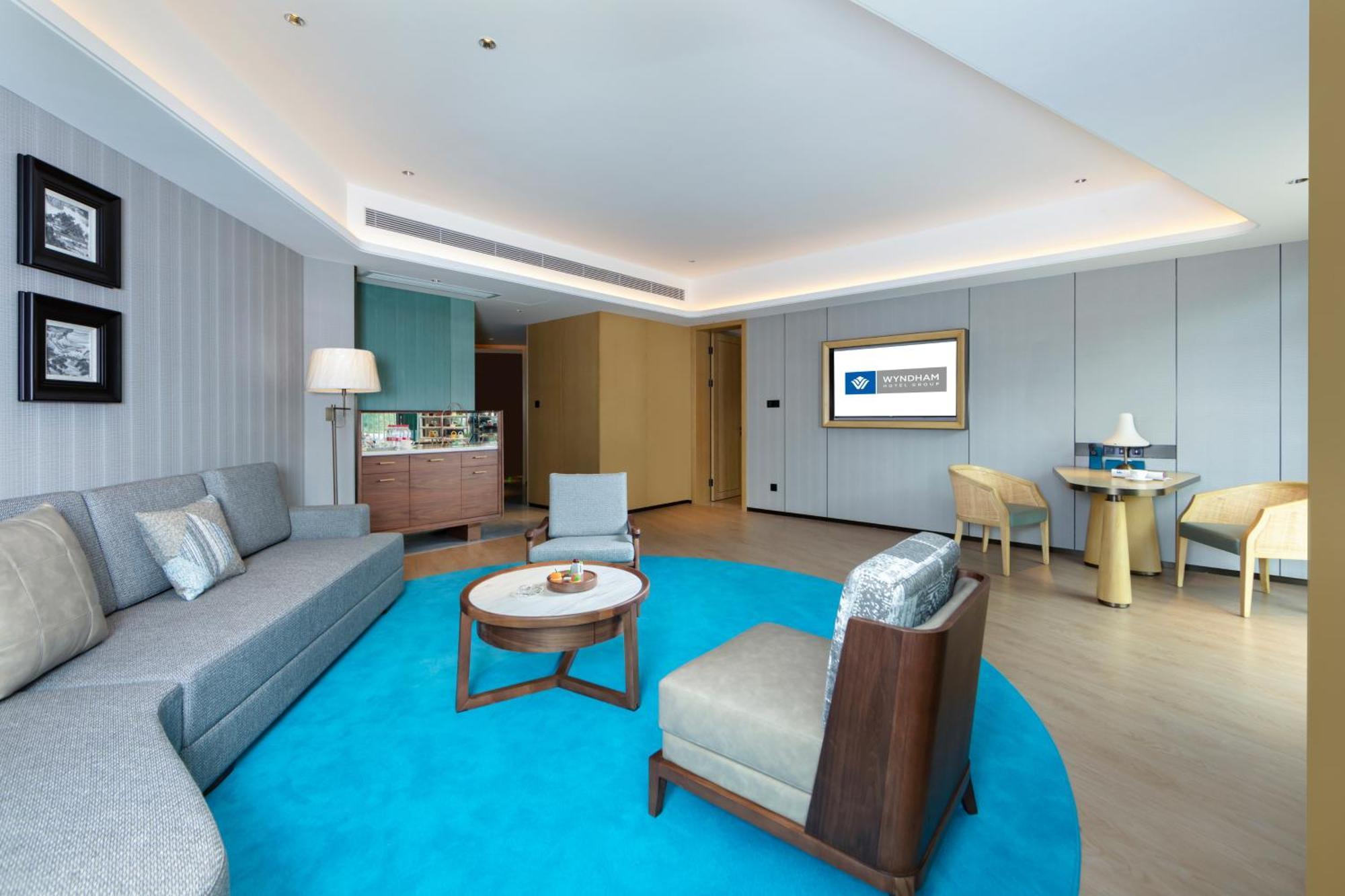 Wyndham Grand Plaza Royale Hot Springs Fenghuang Ξενοδοχείο Εξωτερικό φωτογραφία